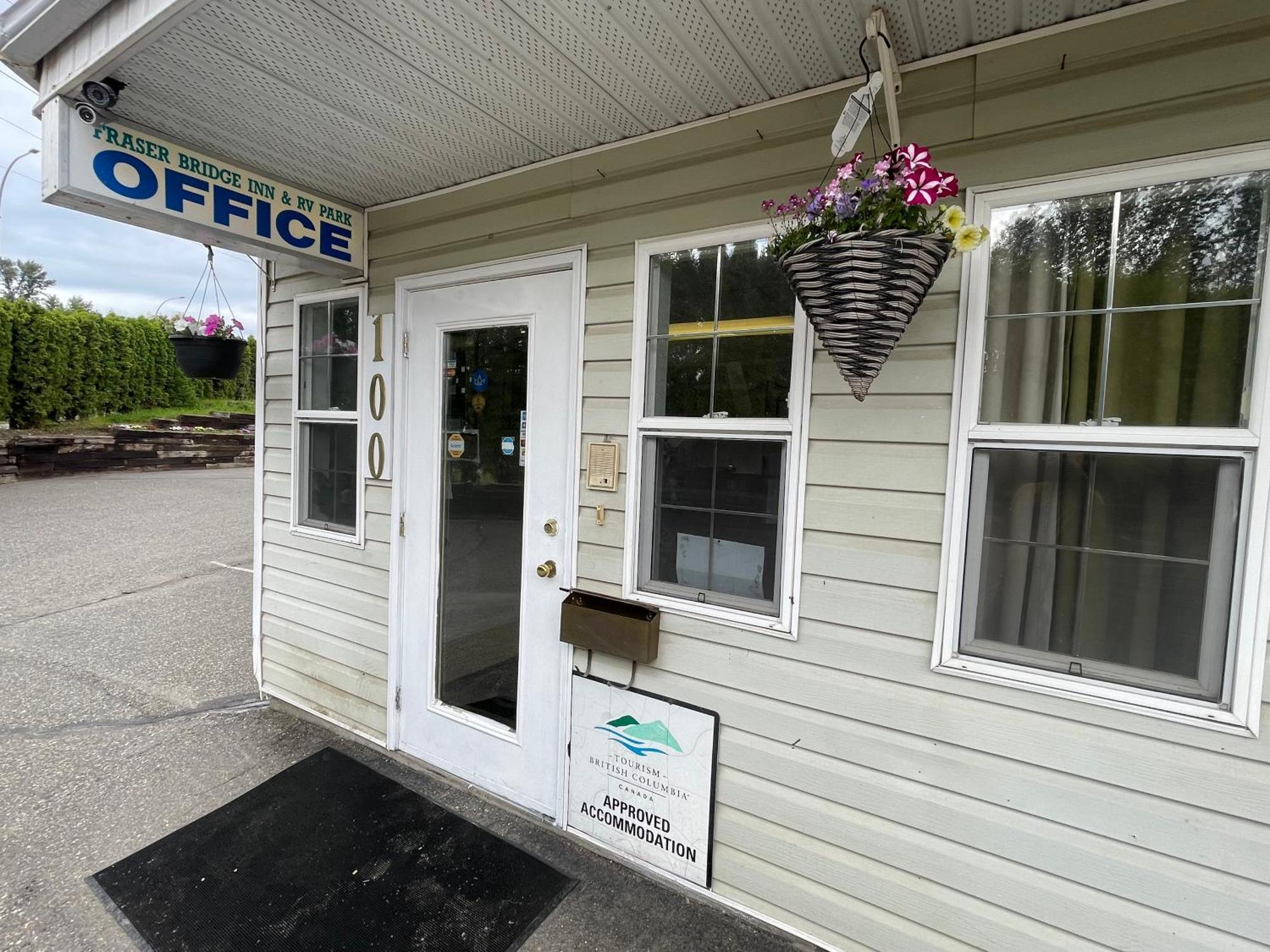 Fraser Bridge Inn Quesnel Luaran gambar