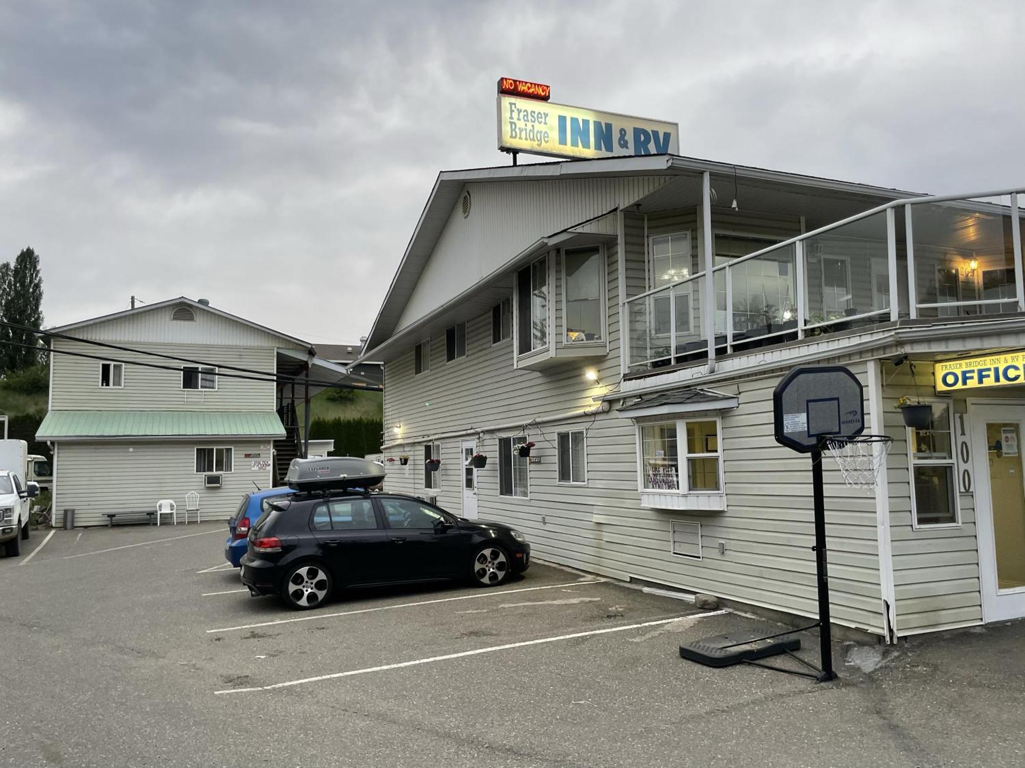 Fraser Bridge Inn Quesnel Luaran gambar