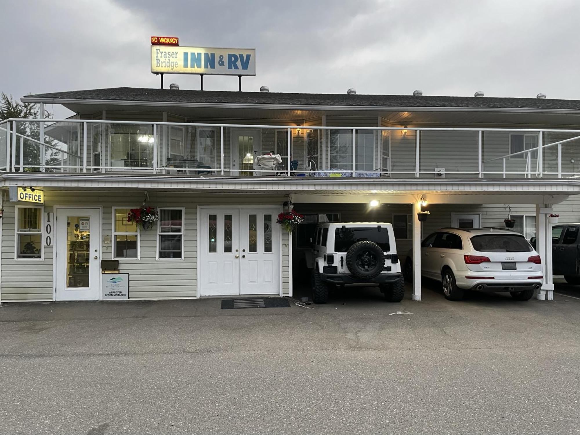 Fraser Bridge Inn Quesnel Luaran gambar